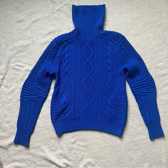 100% Extra Fine Merino Wool Turtleneck Cable Knit Sweater In Cobalt Blue - Picture 2 of 4
